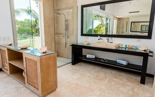 Luxury Villa Waterfall - Pool & BBQ