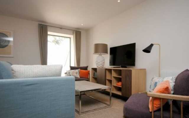 3 The Salterns, Chichester 402395