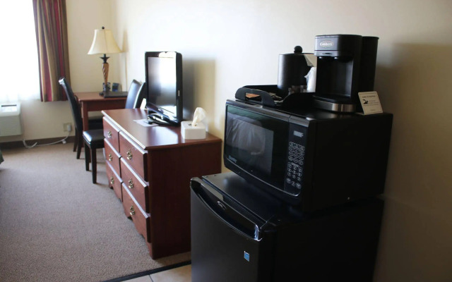 Edgewood Hotel & Suites