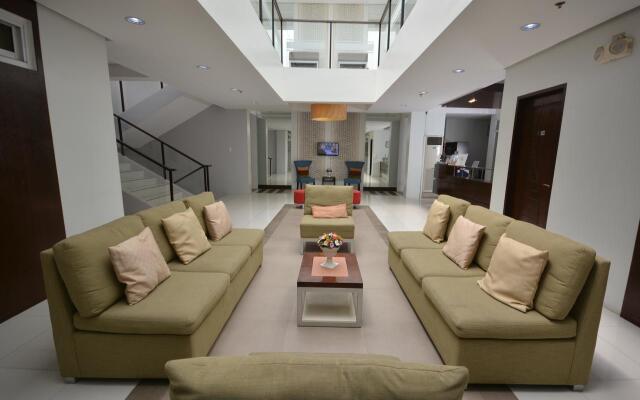 Holiday Suites Business District (Empire Suites Hotel)