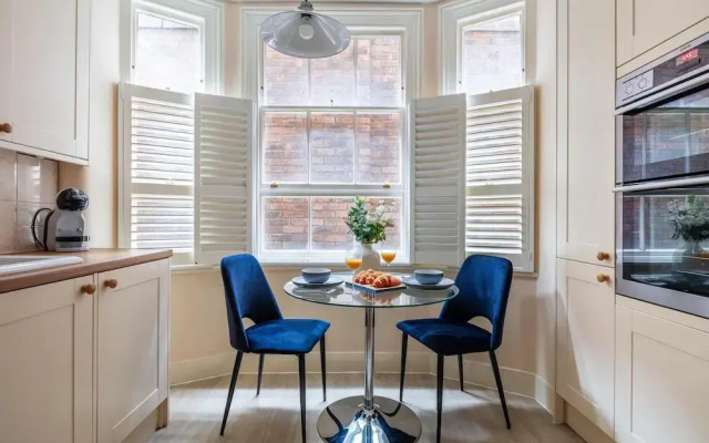 Stylish 3BR 2BA in Mayfair by Hyde Park