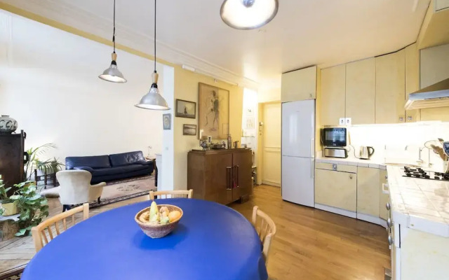 Place de la Republique Hideaway