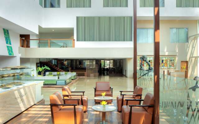 Radisson Blu Plaza Hotel Hyderabad Banjara Hills