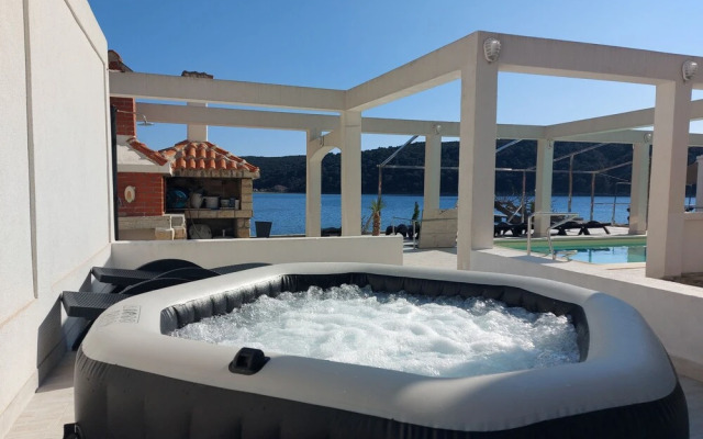 Room in Guest Room - Guesthouse Raffaello