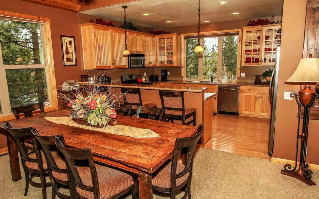 1086-snow Summit Chalet