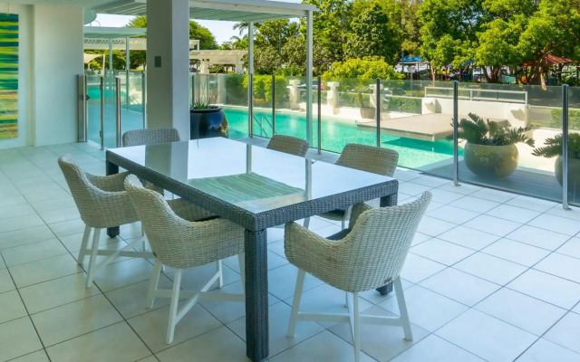 Waters Edge Apartment