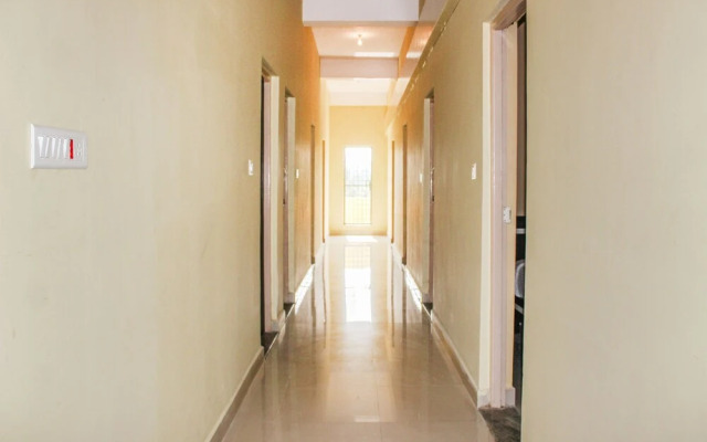 OYO 12840 Sri Guru Residency