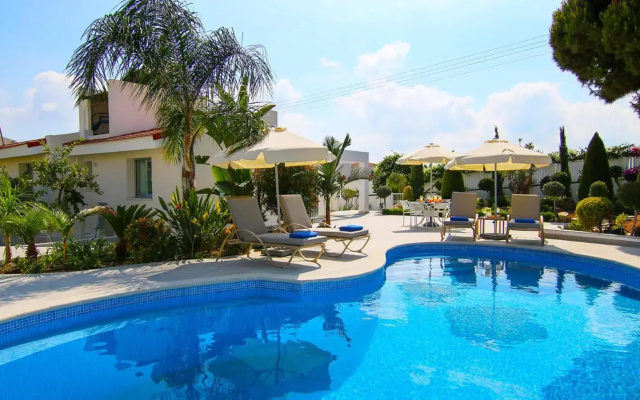 Phaedrus Living: Luxury Villa Ellison