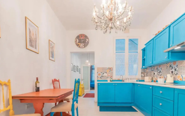 Blue Waves Apartment with Maltese Balcony