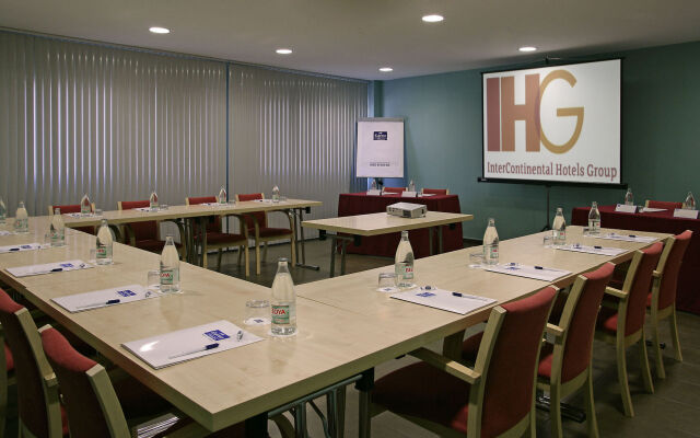 B&B Madrid Aeropuerto T1 T2 T3