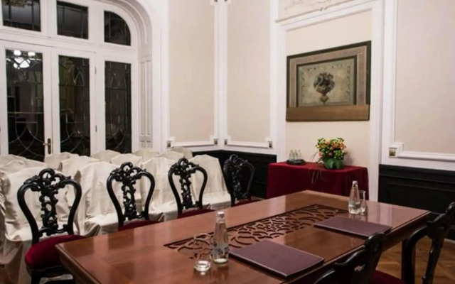 Grand Boutique Hotel