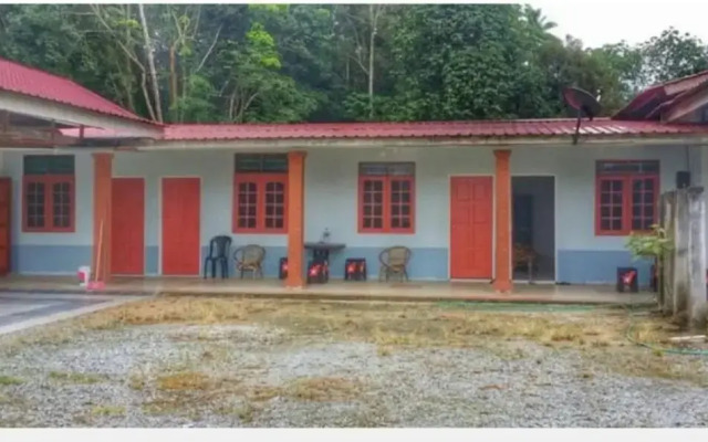 Merkang Guesthouse Pasir Puteh by OYO