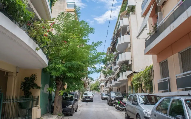 Aphrodite 6th flr apt 5' from metro