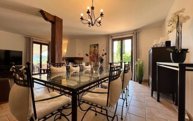 Beautiful Villa Near Village des Vans