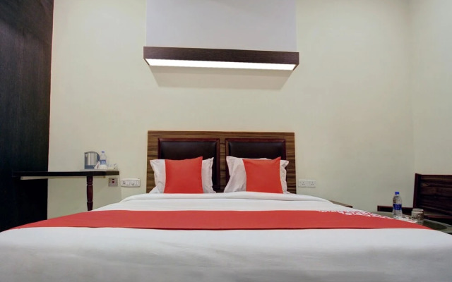 OYO 30970 AAR Royal Residency