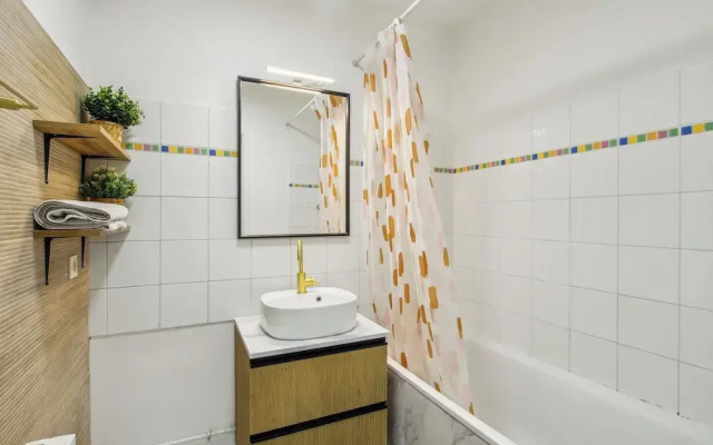 1BR Paris 10th Gare du Nord Stade France