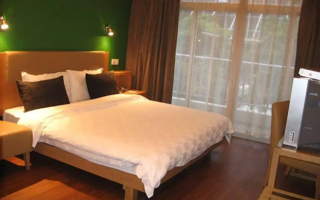 Gangding Garden Inn