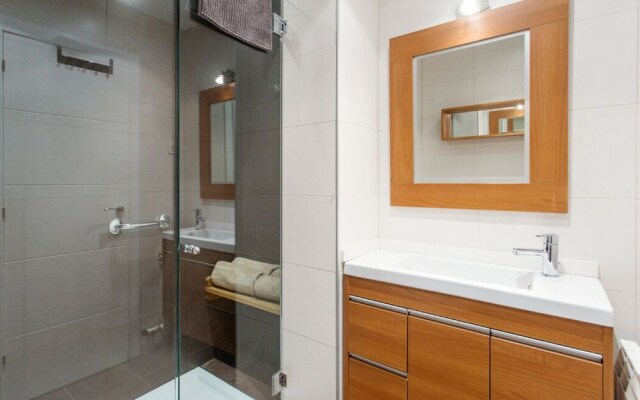 Centric Apartment Fira