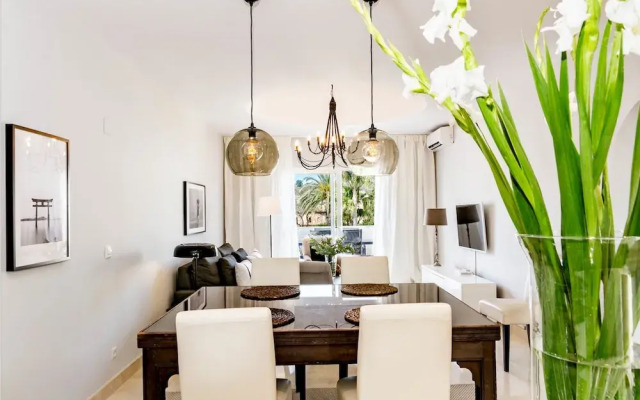 AS10-Apartment Aloha Sur-Roomservice