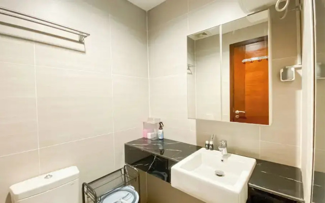 Homey Living Studio At West Vista Apartment