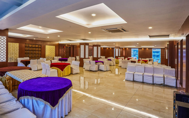 Treebo Grand Legacy Elite With Roof Top Cafe