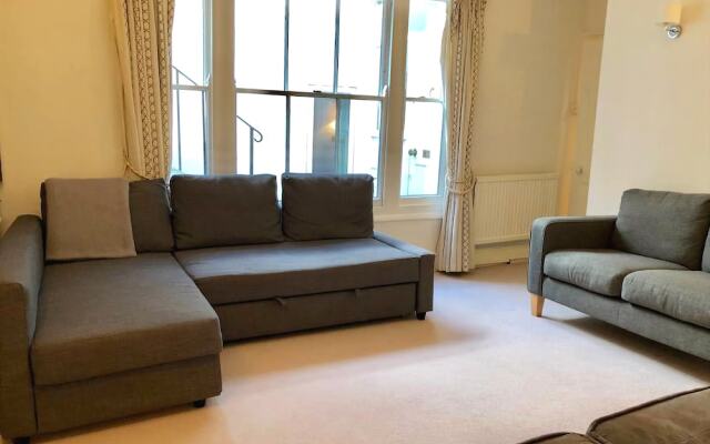 Victoria Station Apartment