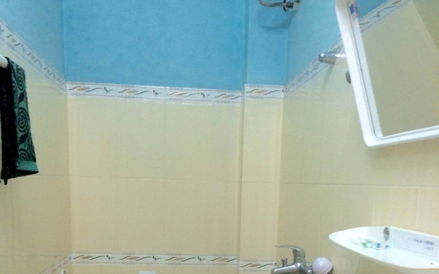 Thuan Loi Hostel – Bathroom – Dong Hoi