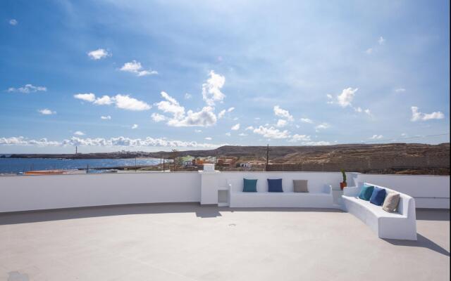 Design house with roof terrace ocean views