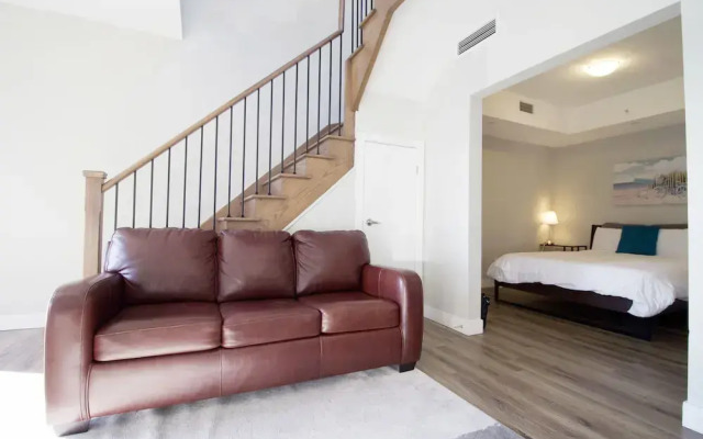 Living Suites Toronto - Queens Park