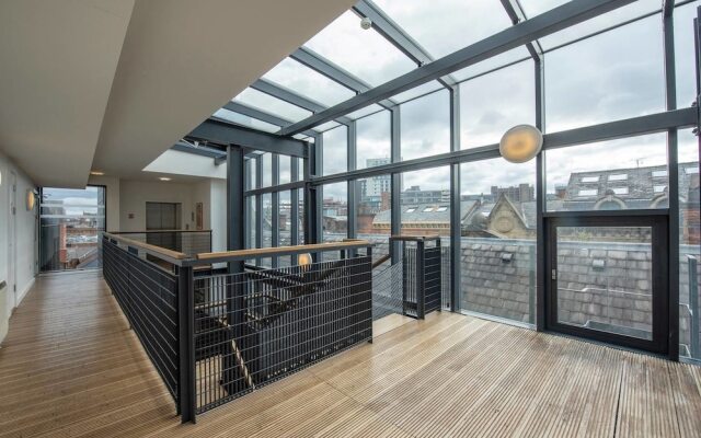 Top Floor Modern 2BD Flat in Northern Quarter