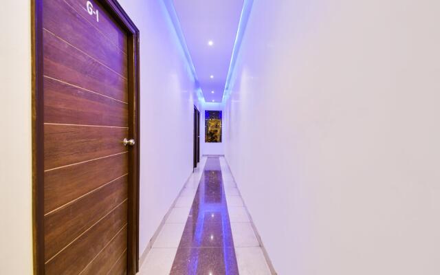 OYO 43971 The Royal Palace