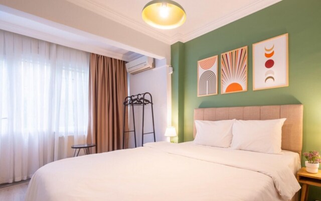 Home With Private Garden Close to Osmanbey Metro