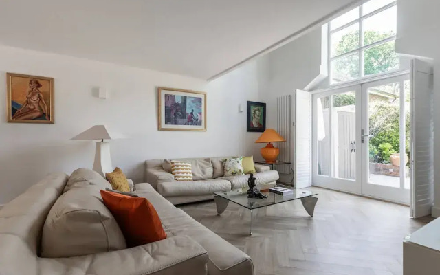 West Heath Road by Onefinestay