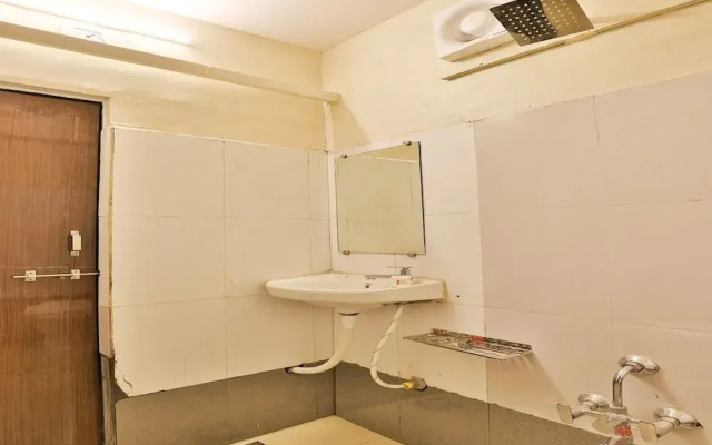 OYO 11427 Hotel Kalyan