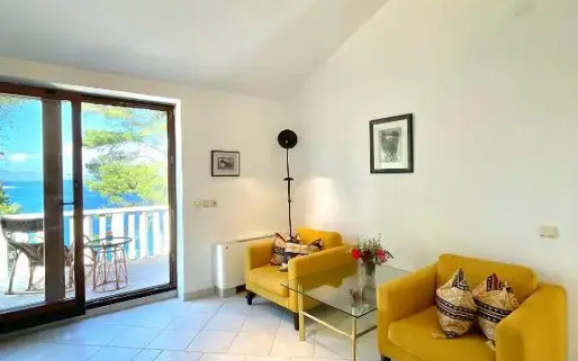@Hvar Island Seaside Villa (1st row at seaside)