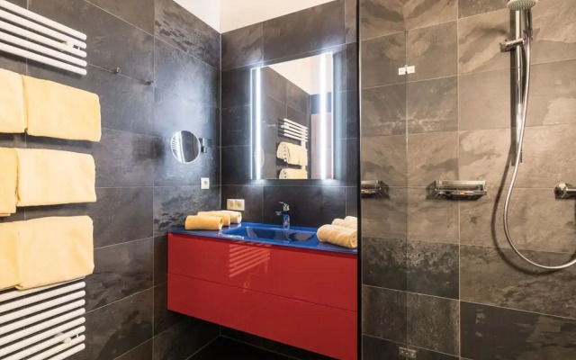 Spacious Chalet With Hot Tub In Kaprun