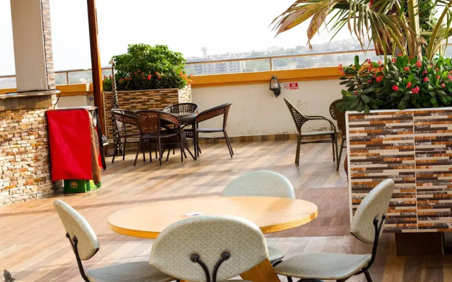 Plus 33 Hotel
