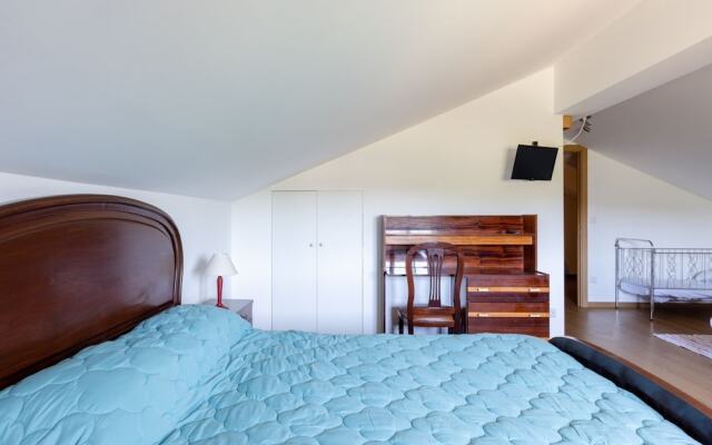 Carcavelos Villa With Pool