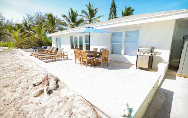 Beachfront White Palm Villa - Tar Bay