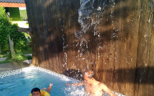 Ban Pool Green View Resort
