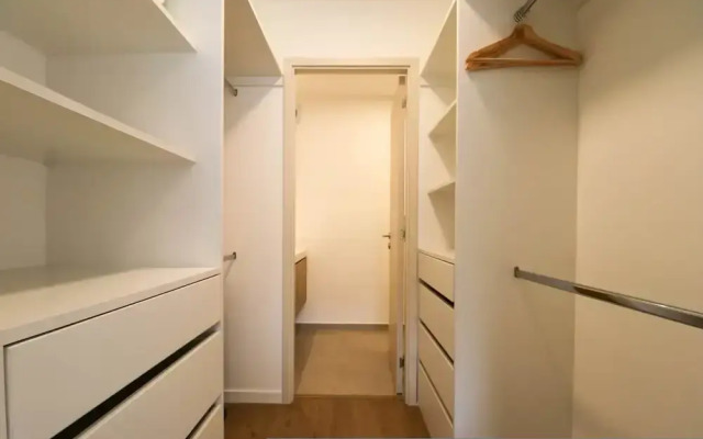 w Prestigious 2BR w Balcony Near Larcomar