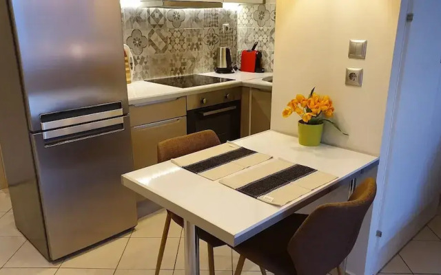 Cozy Apt in the Heart of Athens 8-1