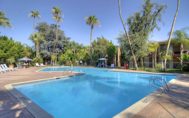 Clarion Hotel Bakersfield North