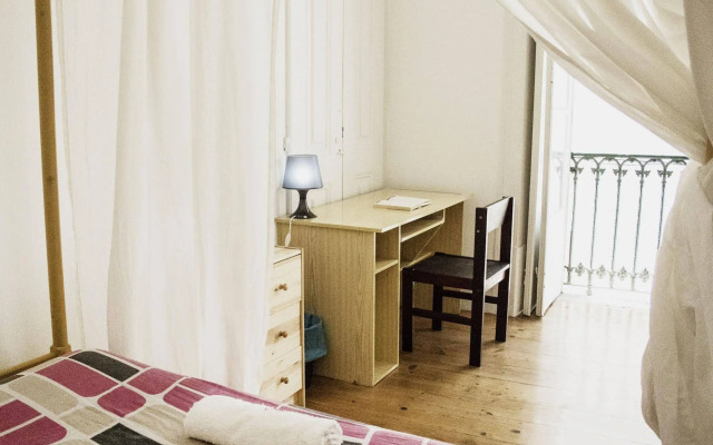 Locals Hostel & Suites