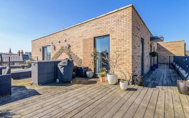 Penthouse With Views Of Alexandra Palace