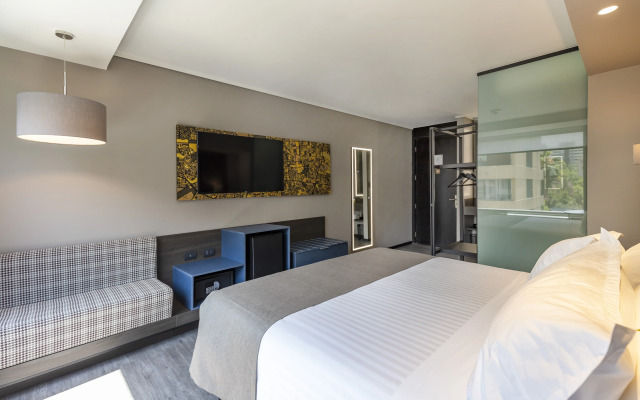 Ola Santiago Providencia, Tapestry Collection by Hilton