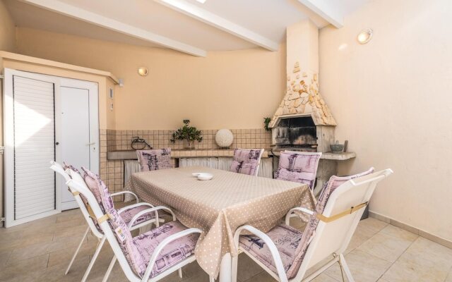 Amazing Home in Martinscica With Wifi and 3 Bedrooms