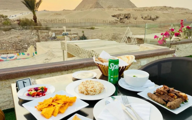 Seven Pyramids Inn