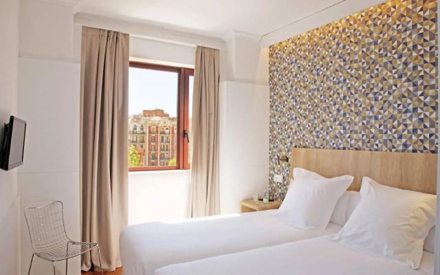 Chic & Basic Velvet Hotel