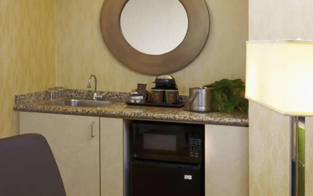 Hilton Santa Monica Hotel & Suites